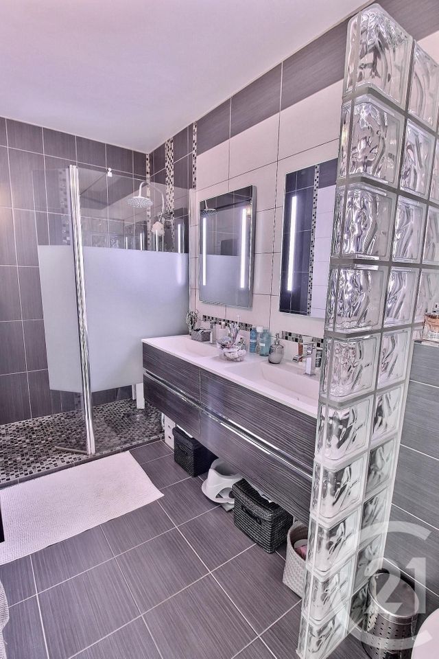 Afficher la photo en grand Appartement F5 à vendre - 5 pièces - 123.0 m2 - ROQUEBRUNE CAP MARTIN - 06 - PROVENCE-ALPES-COTE-D-AZUR - Century 21 Agence Gastaldy